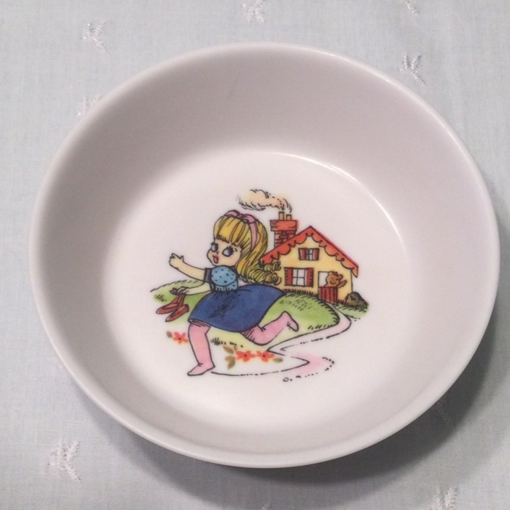 Vintage Oneida Children’s Plastic Bowl Girl​